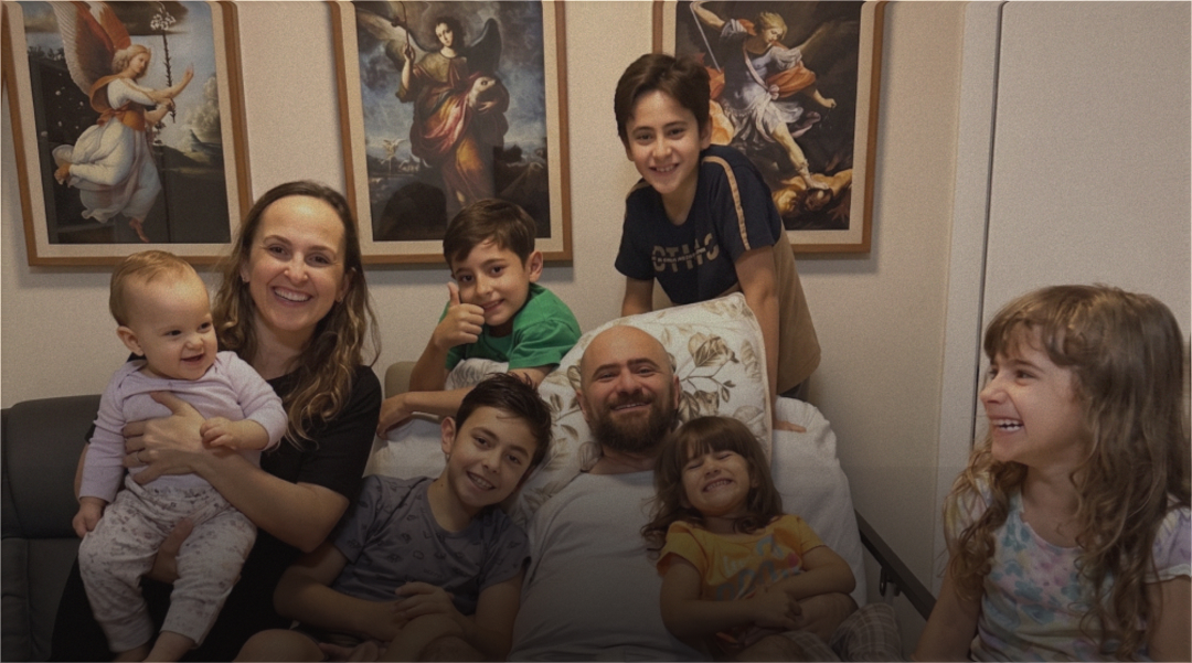 A Déa, o Tiba e os filhos — a casa católica inteira